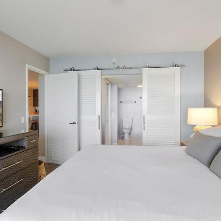 Luxury Oceanfront 2 Bedroom Apartment At Waikiki Beach Tower Гонолулу Экстерьер фото