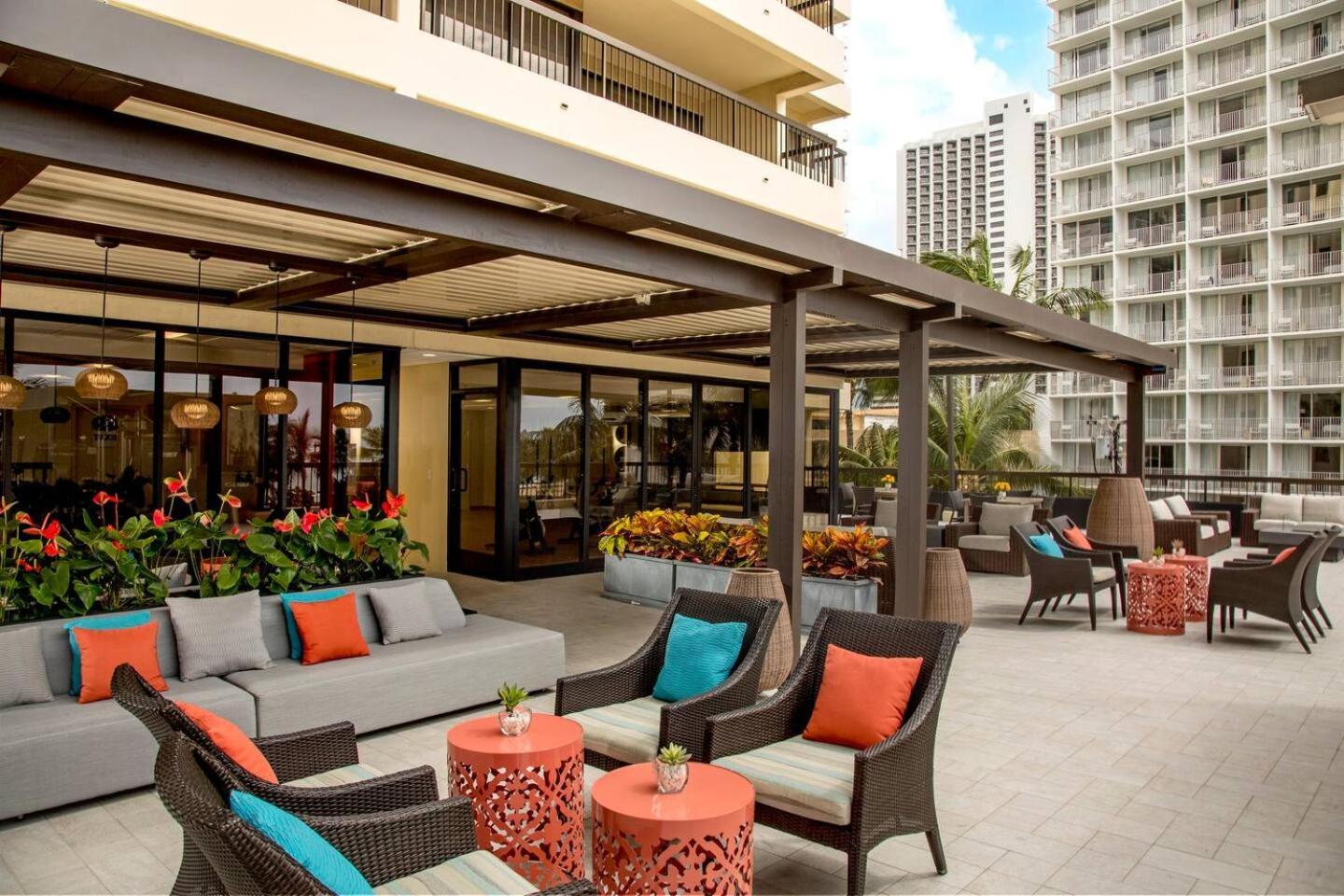 Luxury Oceanfront 2 Bedroom Apartment At Waikiki Beach Tower Гонолулу Экстерьер фото