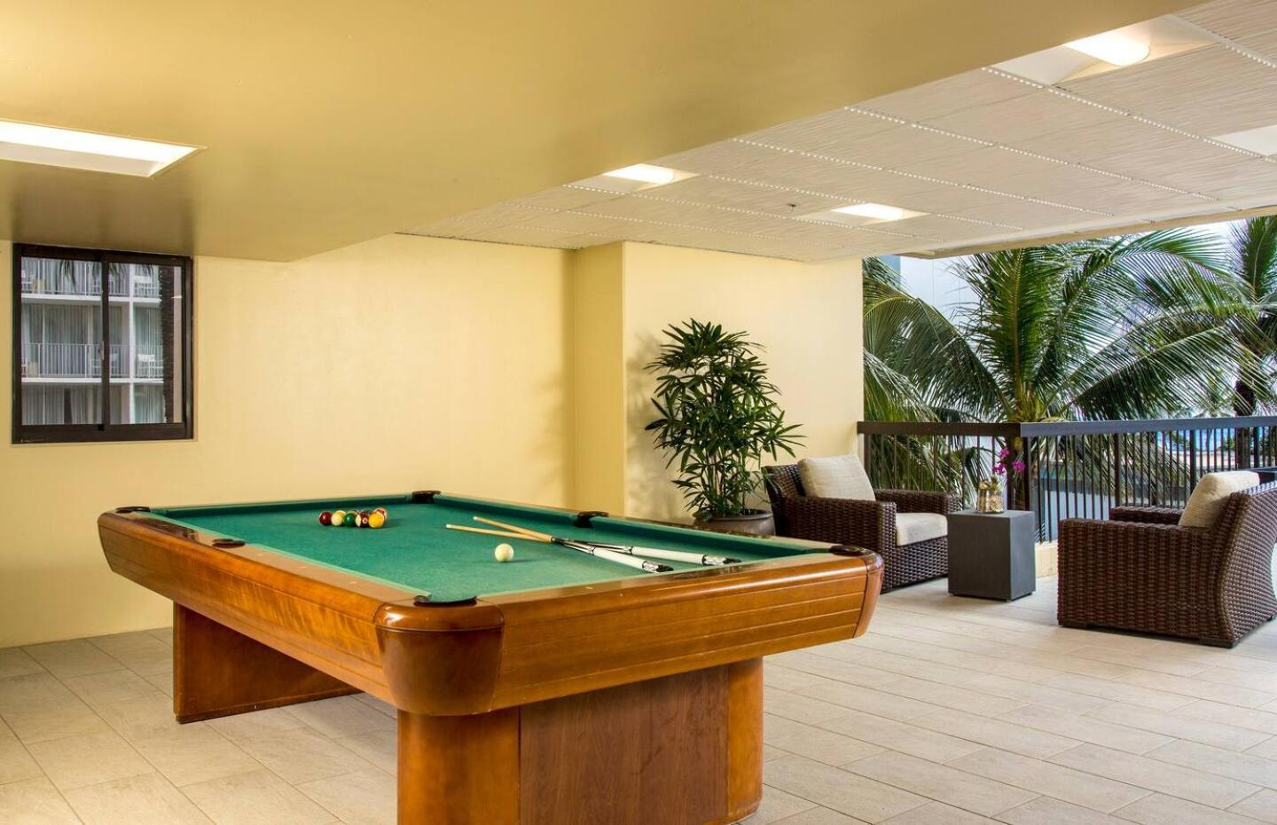 Luxury Oceanfront 2 Bedroom Apartment At Waikiki Beach Tower Гонолулу Экстерьер фото