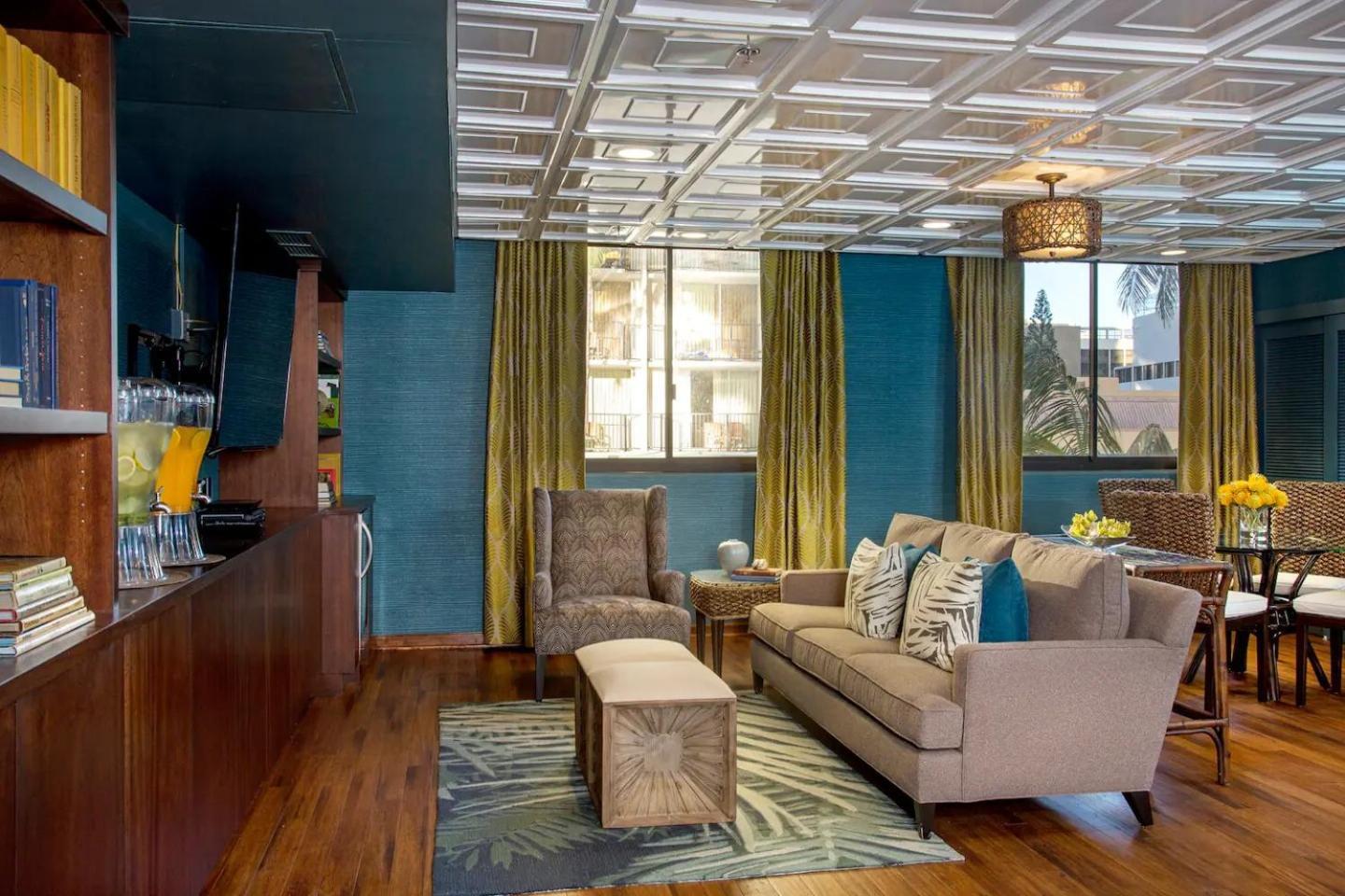 Luxury Oceanfront 2 Bedroom Apartment At Waikiki Beach Tower Гонолулу Экстерьер фото