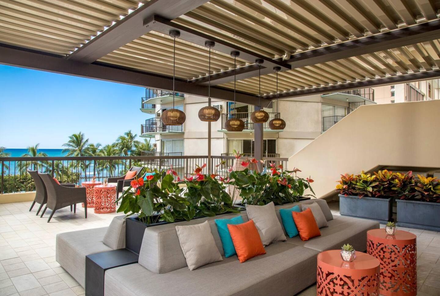Luxury Oceanfront 2 Bedroom Apartment At Waikiki Beach Tower Гонолулу Экстерьер фото