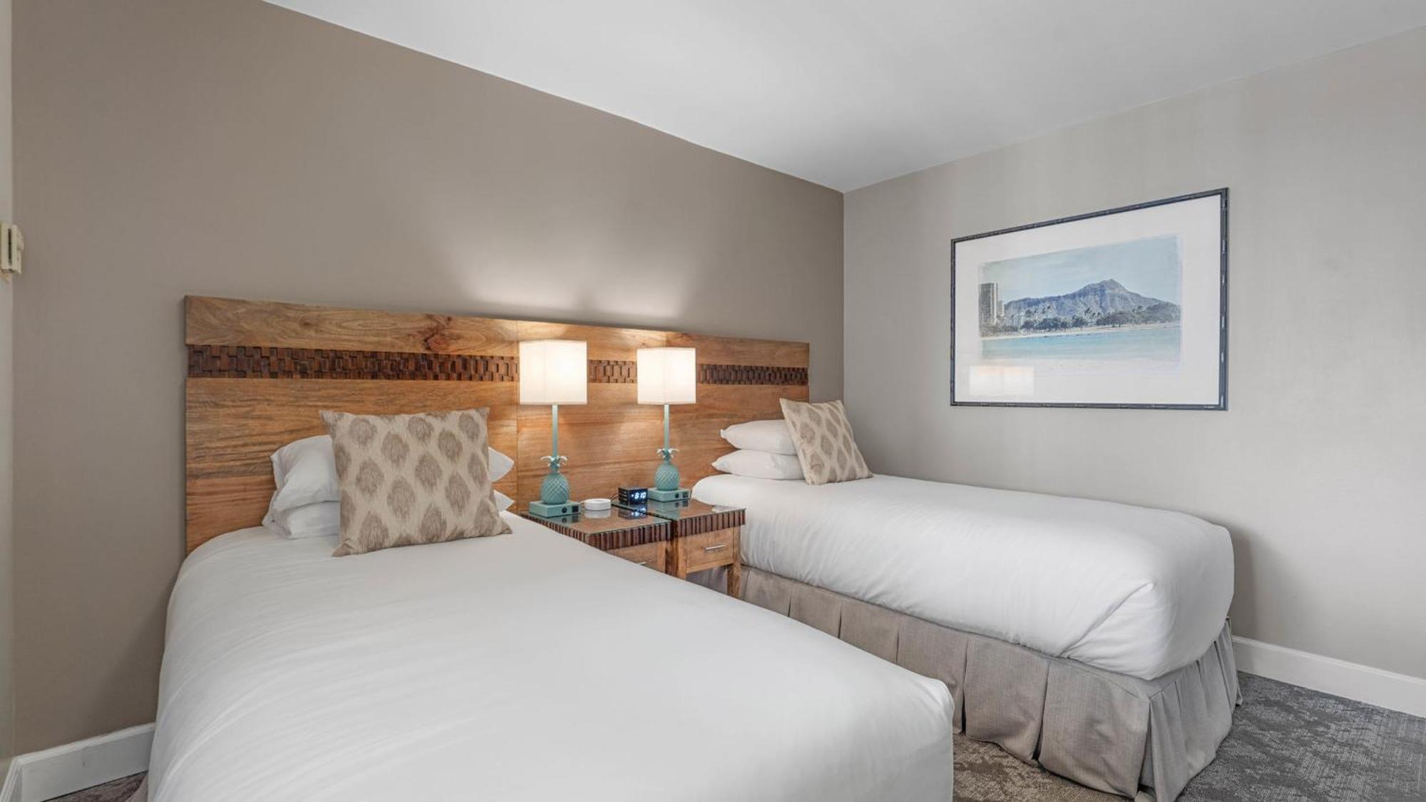 Luxury Oceanfront 2 Bedroom Apartment At Waikiki Beach Tower Гонолулу Экстерьер фото