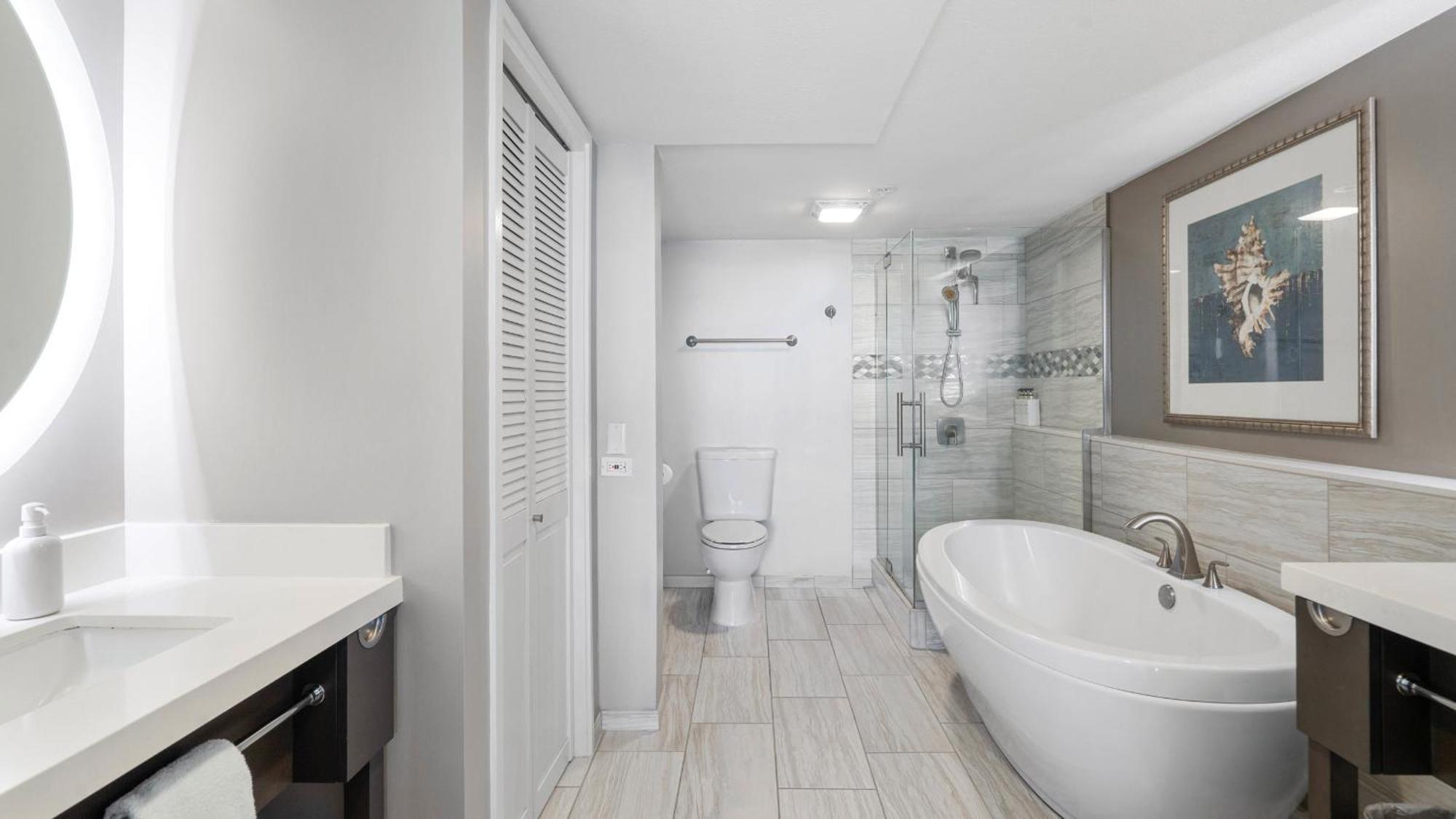 Luxury Oceanfront 2 Bedroom Apartment At Waikiki Beach Tower Гонолулу Экстерьер фото