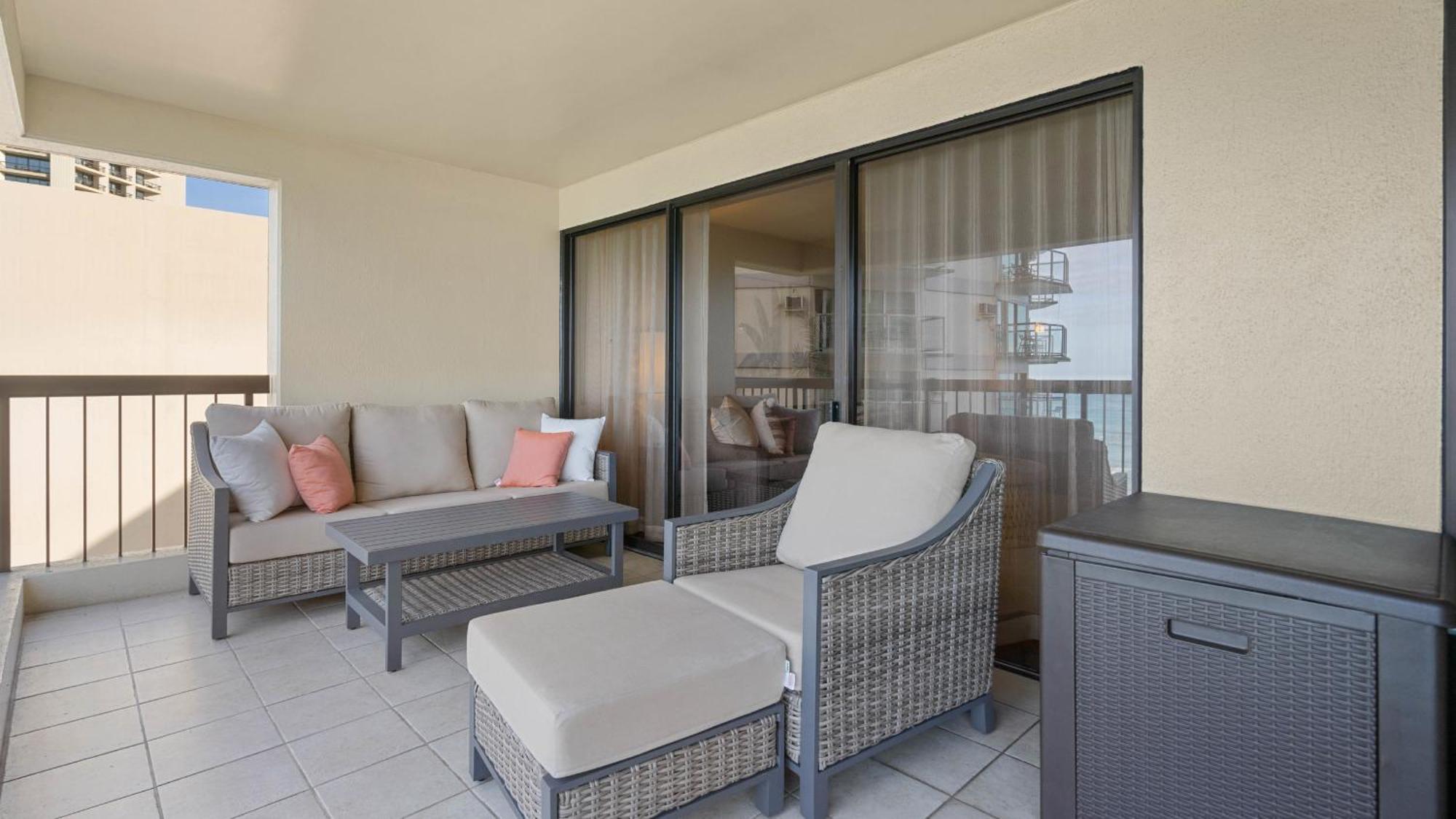 Luxury Oceanfront 2 Bedroom Apartment At Waikiki Beach Tower Гонолулу Экстерьер фото