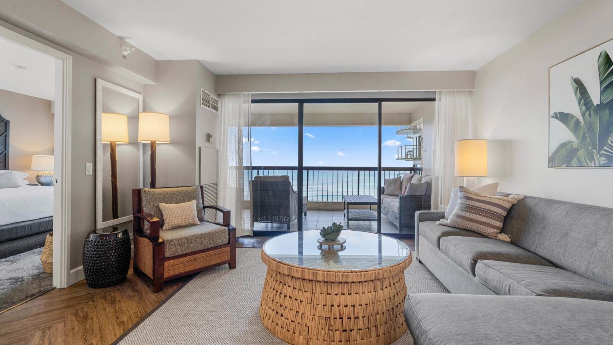 Luxury Oceanfront 2 Bedroom Apartment At Waikiki Beach Tower Гонолулу Экстерьер фото